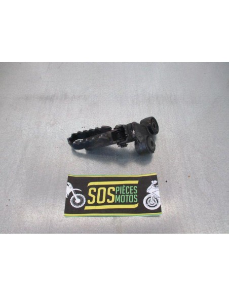 Repose pied conducteur avant gauche SUZUKI DR 800 1990  -  1997