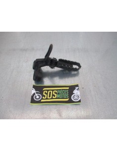 Platine avant droite repose pied conducteur SUZUKI DR 800 1990  -  1997