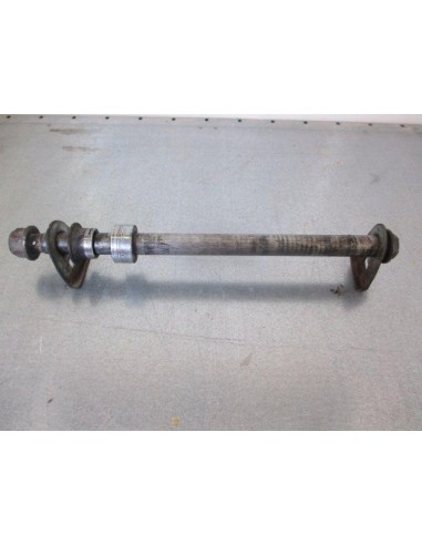 Axe de roue arrière SUZUKI BANDIT 600 2000  -  2004