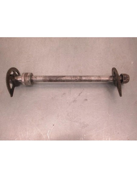 Axe de roue arrière SUZUKI DR 800 1990  -  1997