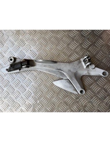 Platine gauche repose pied HONDA CBF 500 2004 - 2007