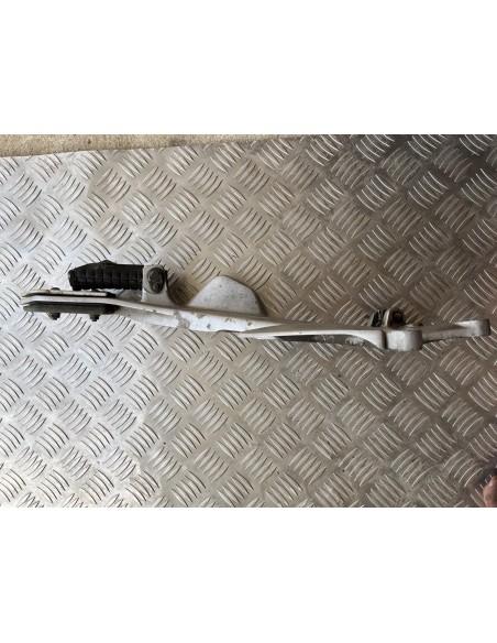 Platine gauche repose pied HONDA CBF 500 2004 - 2007