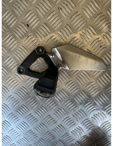 Platine gauche repose pied SUZUKI GSE 500 1989 - 2007