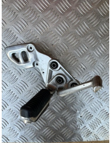 Platine droite repose pied SUZUKI HAYABUSA 1300 1998 - 2006