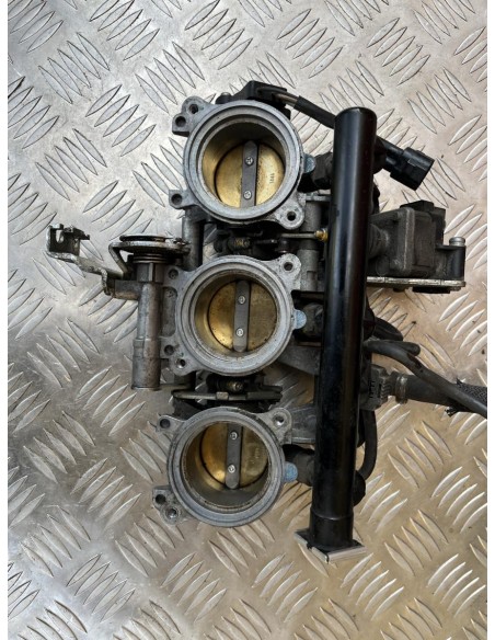 Rampe d'injection TRIUMPH STREET TRIPLE 675 2013  -  2016