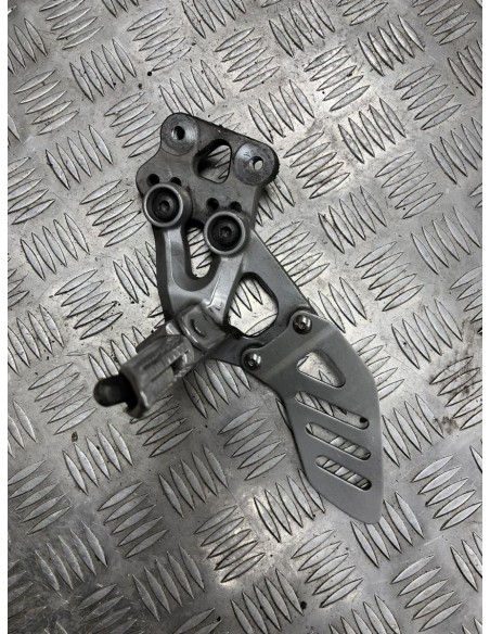 Platine gauche repose pied SUZUKI GSXR 600 2008 - 2010