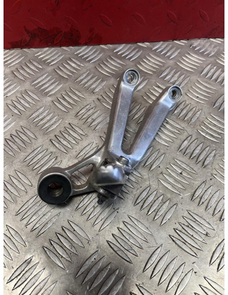 Platine repose pied passager arrière droite YAMAHA R1 1998 - 1999