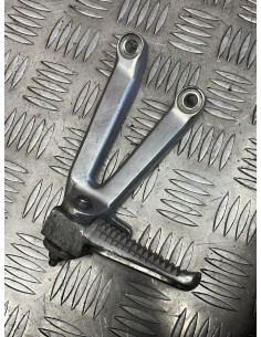 Platine repose pied passager arrière gauche YAMAHA R1 1998 - 1999