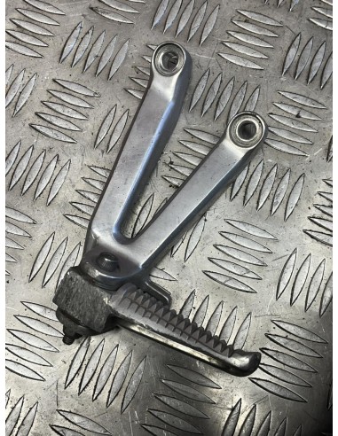 Platine repose pied passager arrière gauche YAMAHA R1 1998 - 1999