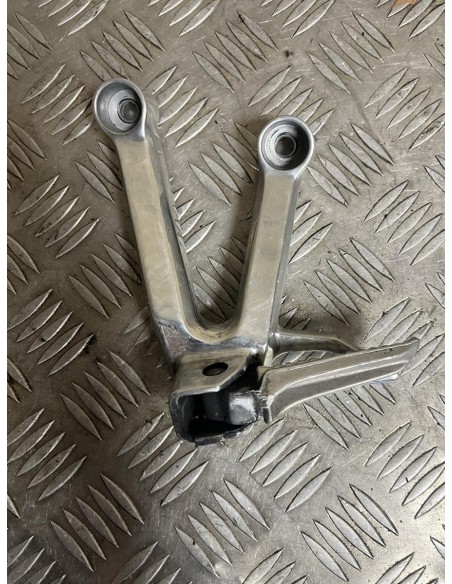 Platine repose pied passager arrière gauche SUZUKI SV 650 2004 - 2012