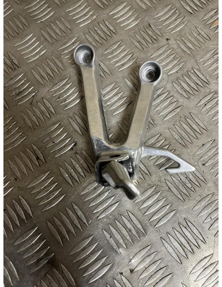 Platine repose pied passager arrière gauche SUZUKI SV 650 2004 - 2012