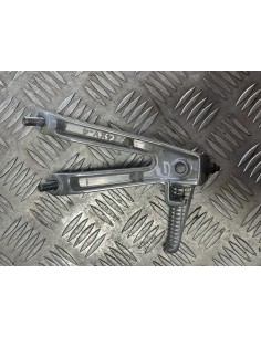 Platine repose pied passager arrière gauche YAMAHA R1 1998 - 2001 2