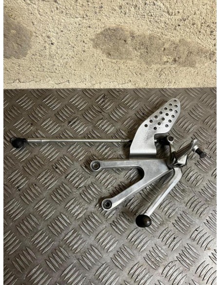 Platine gauche repose pied YAMAHA R1 2002 - 2003