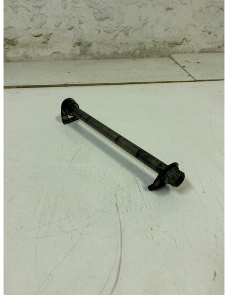 Axe de roue arrière SUZUKI BANDIT 600 2000  -  2004