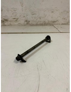 Axe de roue arrière SUZUKI BANDIT 600 2000  -  2004 2