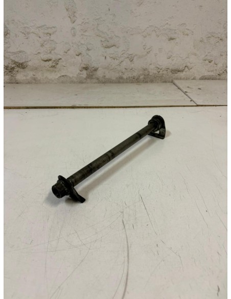 Axe de roue arrière SUZUKI BANDIT 600 2000  -  2004