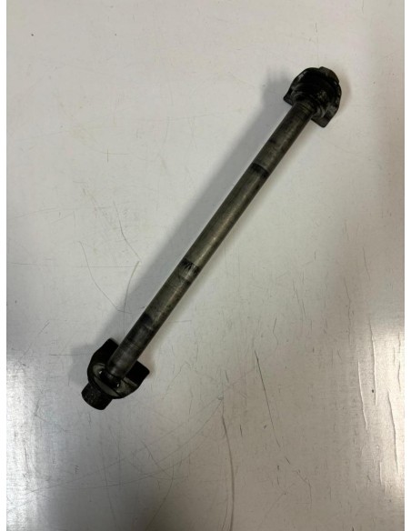 Axe de roue arrière SUZUKI BANDIT 600 2000  -  2004