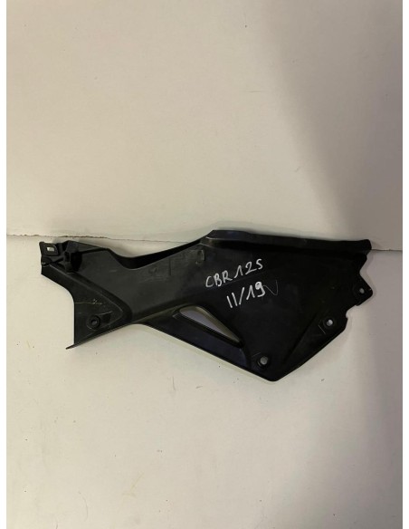 Carénage sous selle droit HONDA CBR 125 2011  -  2018