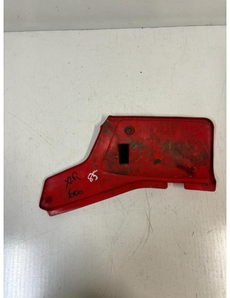 Carénage sous selle gauche  ROUGE HONDA XL 600 1983  -  1987