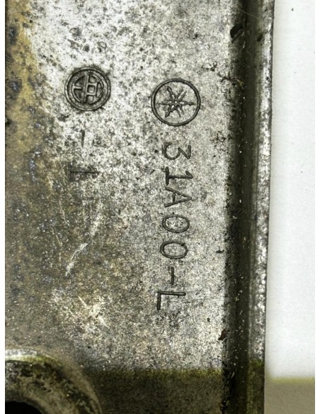 Platine avant gauche repose pied YAMAHA XJ 900 1983 - 1984