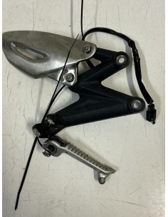 Platine avant droite repose pied TRIUMPH STREET TRIPLE 675 2008 - 2012