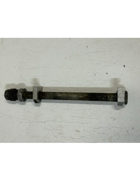 Axe de roue arrière TRIUMPH STREET TRIPLE 675 2013  -  2016