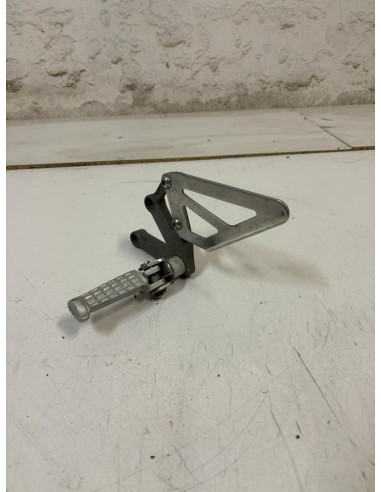 Platine gauche repose pied TRIUMPH SPEED TRIPLE 955 1999 - 2004