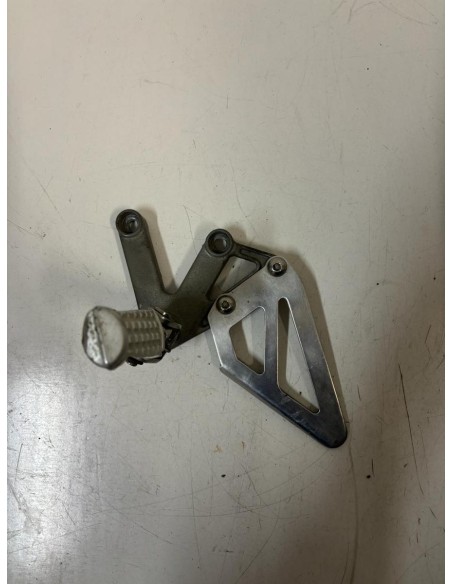 Platine gauche repose pied TRIUMPH SPEED TRIPLE 955 1999 - 2004