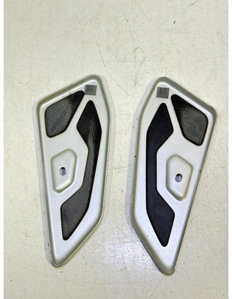 Platine de plancher repose pied gauche et droite  YAMAHA XMAX 125 2014  -  2017