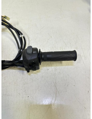 Commodo droit + poignée et câbles de gaz YAMAHA XMAX 125 2014  -  2017