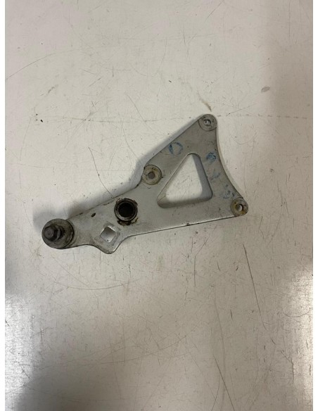 Platine avant droite repose pied SUZUKI RG GAMMA 125 1985 - 1991