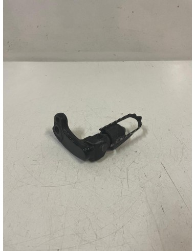 Platine avant gauche repose pied SUZUKI DR 125 SE 1994 - 2003