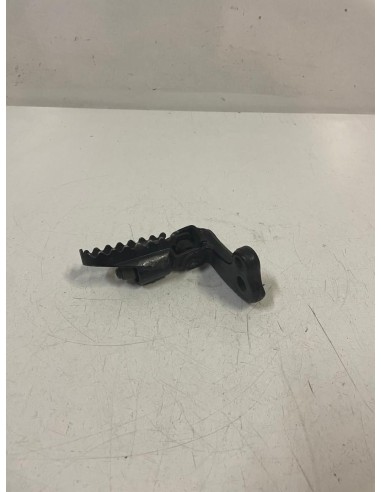 Platine avant gauche repose pied SUZUKI DR 125 SE 1994 - 2003