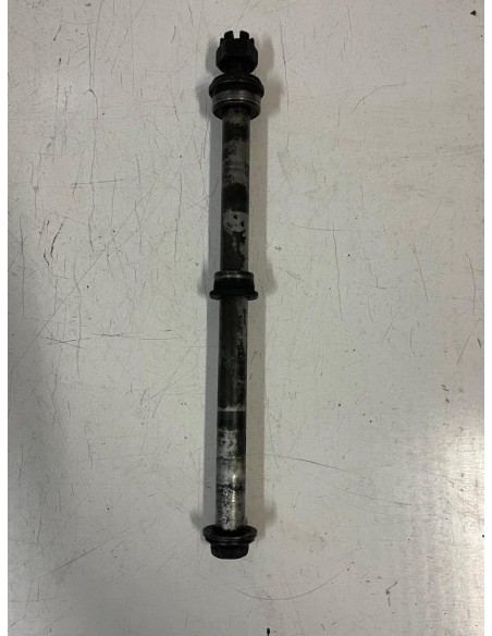 Axe de roue arrière avec entretoise KAWASAKI ER6F 650 2006  -  2009