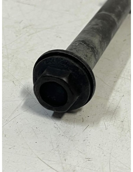 Axe de roue arrière avec entretoise KAWASAKI ER6F 650 2006  -  2009