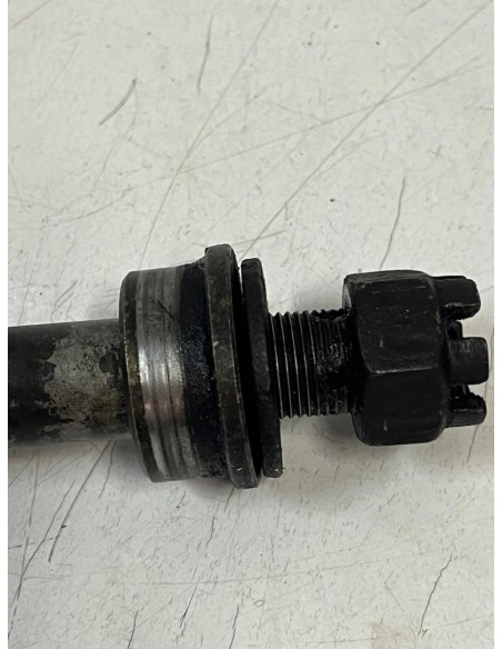 Axe de roue arrière avec entretoise KAWASAKI ER6F 650 2006  -  2009