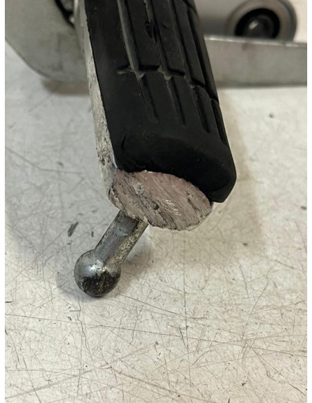 Platine avant droite repose pied YAMAHA FZ6 2004 - 2008