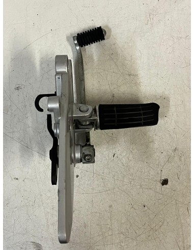 Platine avant droite repose pied YAMAHA FZ6 2004 - 2008