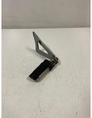 Platine avant gauche repose pied SUZUKI RG GAMMA 125 1985 - 1991