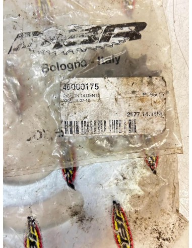 Couronne et pignon neuf YAMAHA YBR 125 2007  -  2017