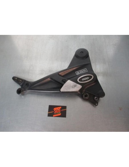 Platine droite repose pied TRIUMPH TROPHY 900 1996 - 2002