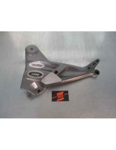 Platine gauche repose pied TRIUMPH TROPHY 900 1996 - 2002