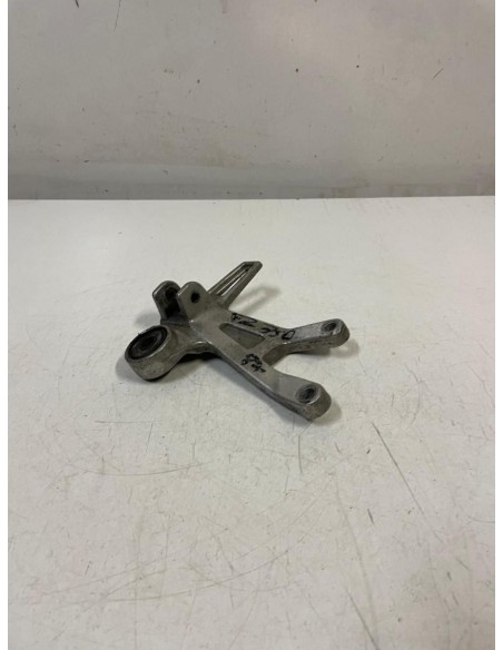 Platine repose - pied passager arrière droite YAMAHA FZ 750 1988  -  1994