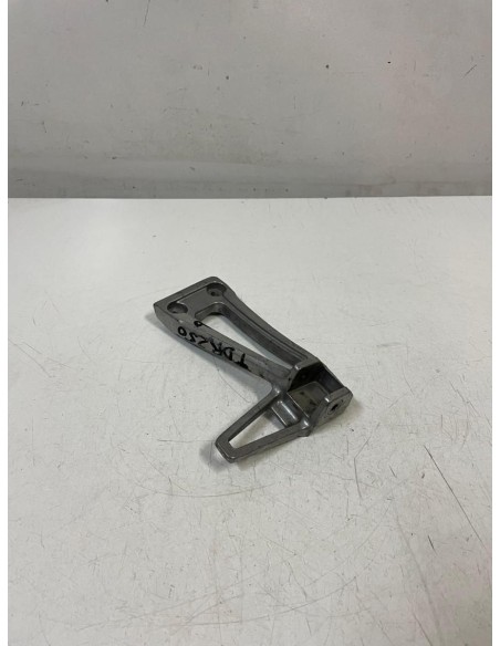 Platine repose pied passager arrière droite YAMAHA TDR 250 1988  -  1990