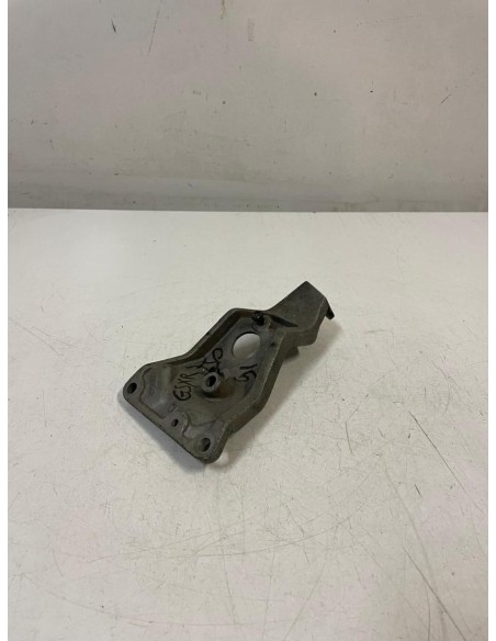 Platine repose pied passager arrière gauche SUZUKI GSXR 750 1990  -  1992