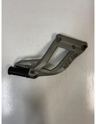 Platine repose pied passager arrière droite YAMAHA TENERE 750 1989 - 1996