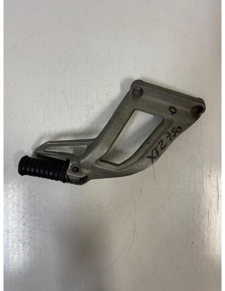 Platine repose pied passager arrière droite YAMAHA TENERE 750 1989 - 1996