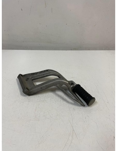 Platine repose pied passager arrière droite YAMAHA TENERE 750 1989 - 1996