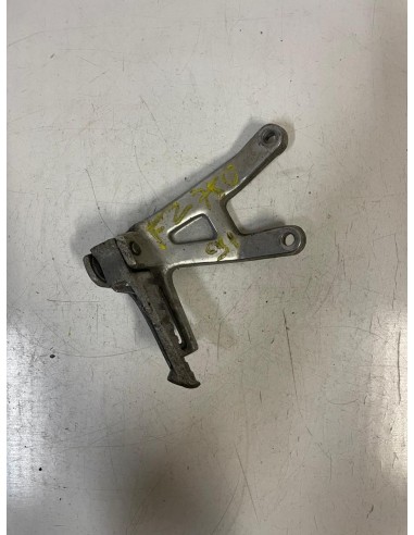 Platine repose pied passager arrière gauche YAMAHA FZ 750 1988 - 1994