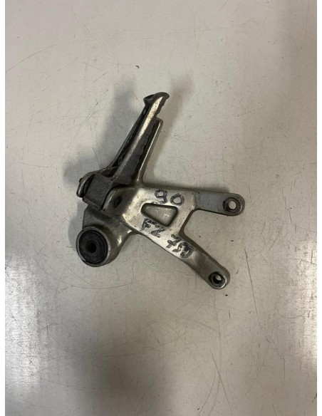Platine repose pied passager arrière droite YAMAHA FZ 750 1988 - 1994